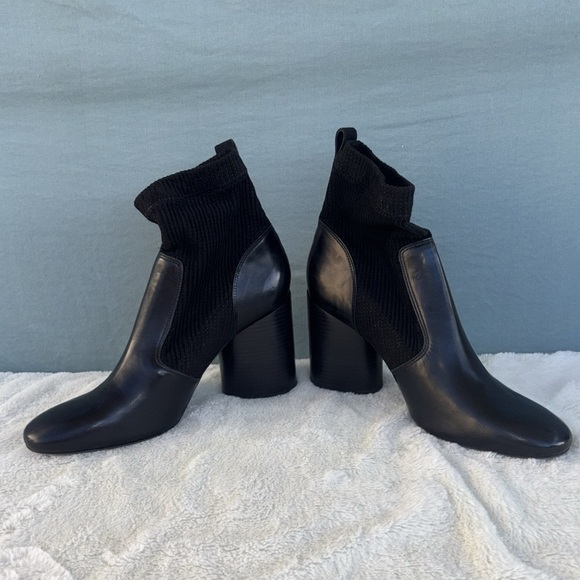 EUC Tory Burch Black Heeled Boots Sleek Design Sz 9.5 Women Leather Sock Bootie - Picture 2 of 10
